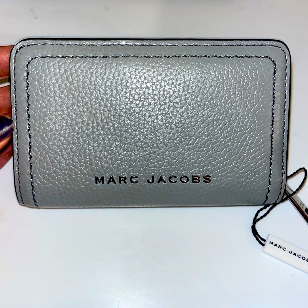 Marc Jacob’s topstitched compact zip wallet